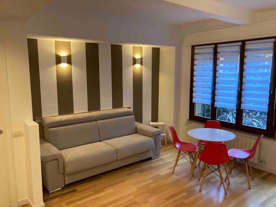 Bilocale Zona Bocconi-navigli Vakantiehuis Milaan